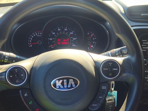 Used 2017 Kia Soul + image 21