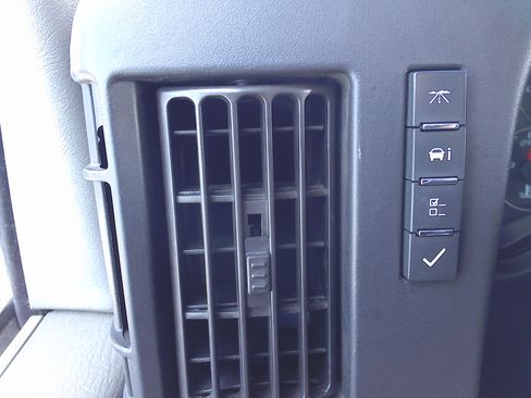 Used 2019 Chevrolet Express 2500 image 19