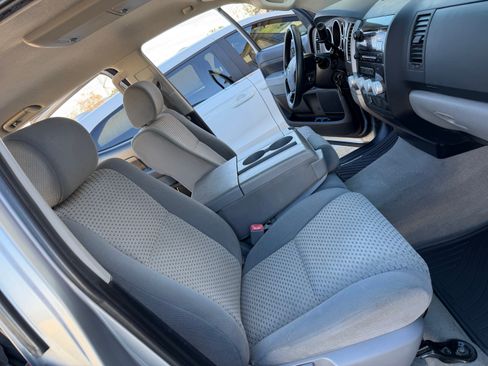 Used 2010 Toyota Tundra image 28
