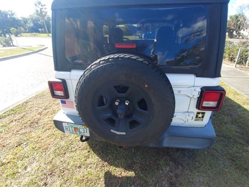 Used 2018 Jeep Wrangler Unlimited Sport image 6