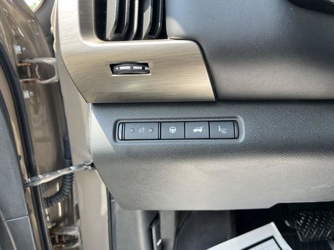 Used 2024 Nissan Pathfinder Platinum AWD/4WD image 30