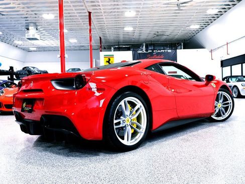 Used 2018 Ferrari 488 GTB image 12