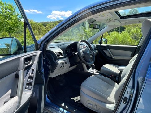 Used 2015 Subaru Forester 2.5i Premium AWD/4WD image 3