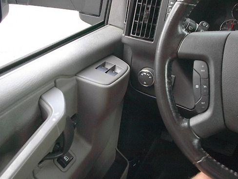 Used 2022 Chevrolet Express 3500 UNAVAIL RWD image 22