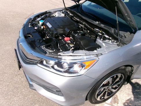 Used 2017 Honda Accord EX-L image 10