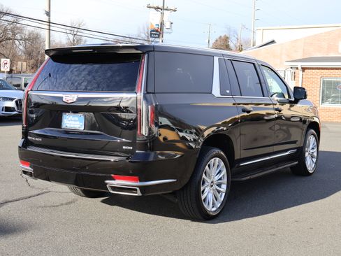 Used 2024 Cadillac Escalade ESV Luxury image 8