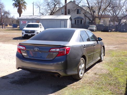 Used 2013 Toyota Camry SE image 4