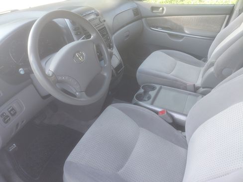 Used 2009 Toyota Sienna LE image 5