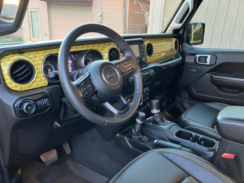 Used 2019 Jeep Wrangler Sport S image 8