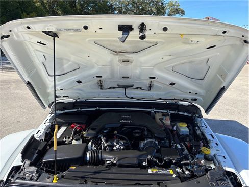 Used 2021 Jeep Wrangler Unlimited Sahara w/ Altitude image 43