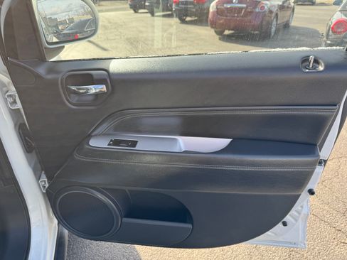 Used 2016 Jeep Compass High Altitude image 15