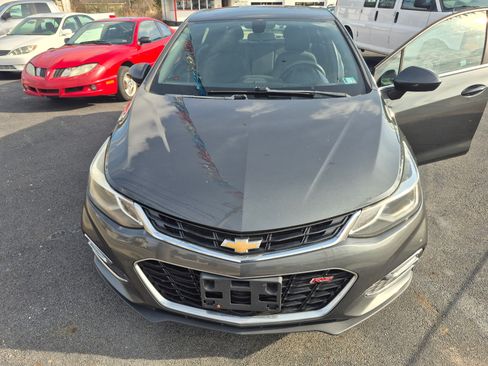 Used 2017 Chevrolet Cruze LT image 2