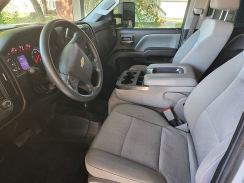 Used 2018 Chevrolet Silverado 2500 W/T image 9