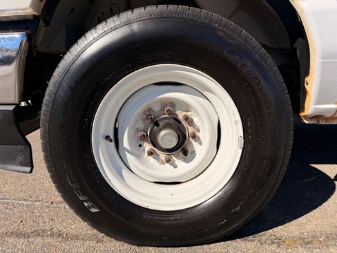 Used 2022 Ford E-350 and Econoline 350 image 9