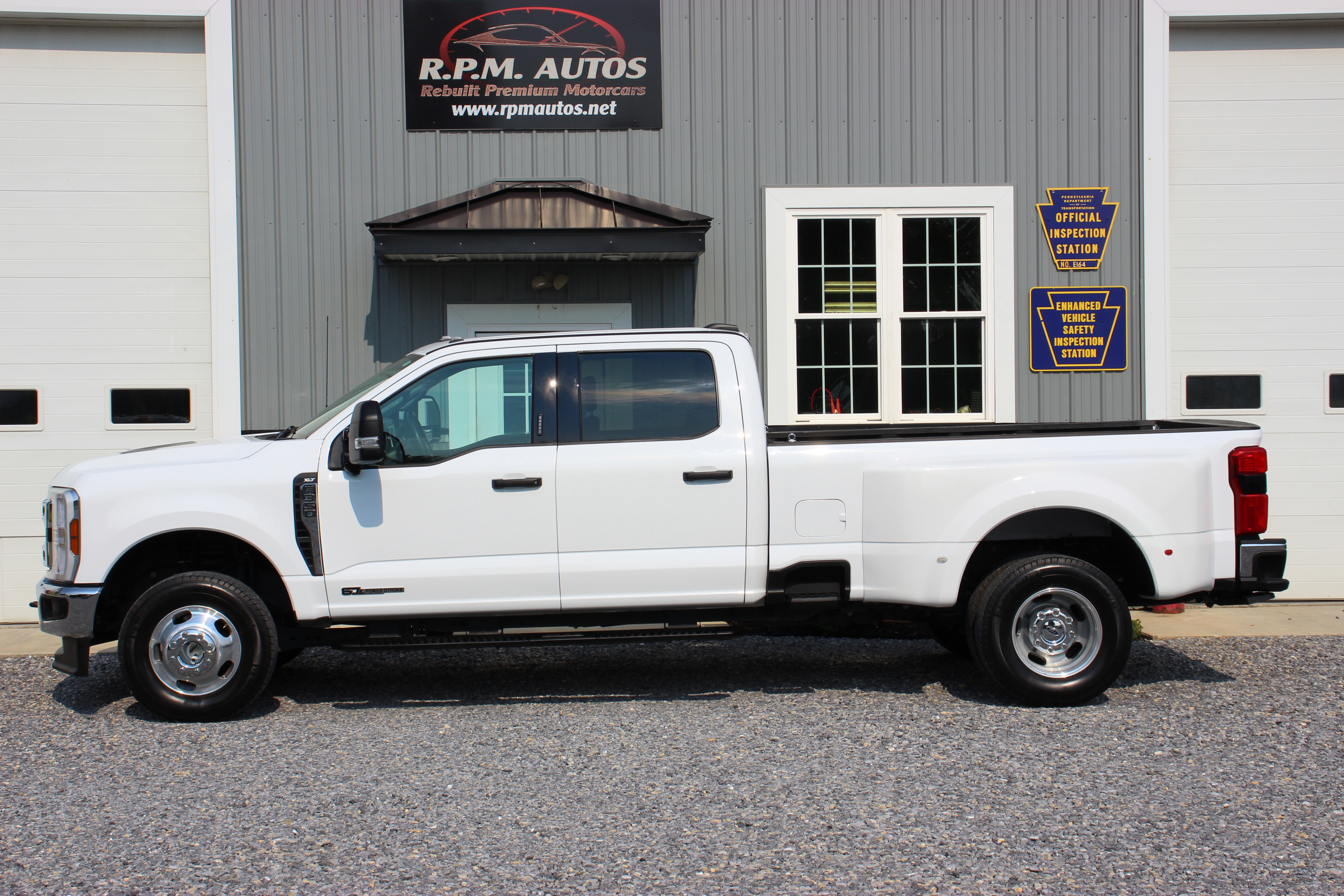 Used 2024 Ford F350 4x4 Crew Cab DRW Super Duty image 4