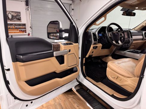 Used 2019 Ford F250 Lariat w/ Lariat Value Package image 12