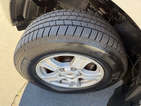 Used 2010 Toyota Tundra image 19