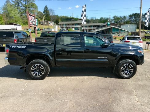 Used 2020 Toyota Tacoma image 5