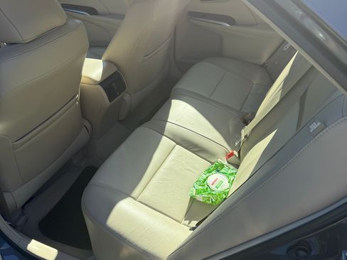 Used 2012 Toyota Camry image 4