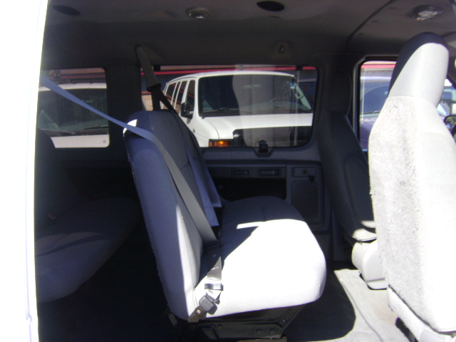 Used 2009 Ford E-350 and Econoline 350 Extended Wagon Super Duty RWD image 7