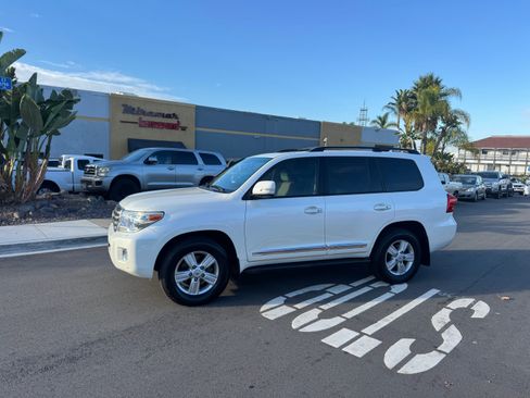 Used 2013 Toyota Land Cruiser image 18