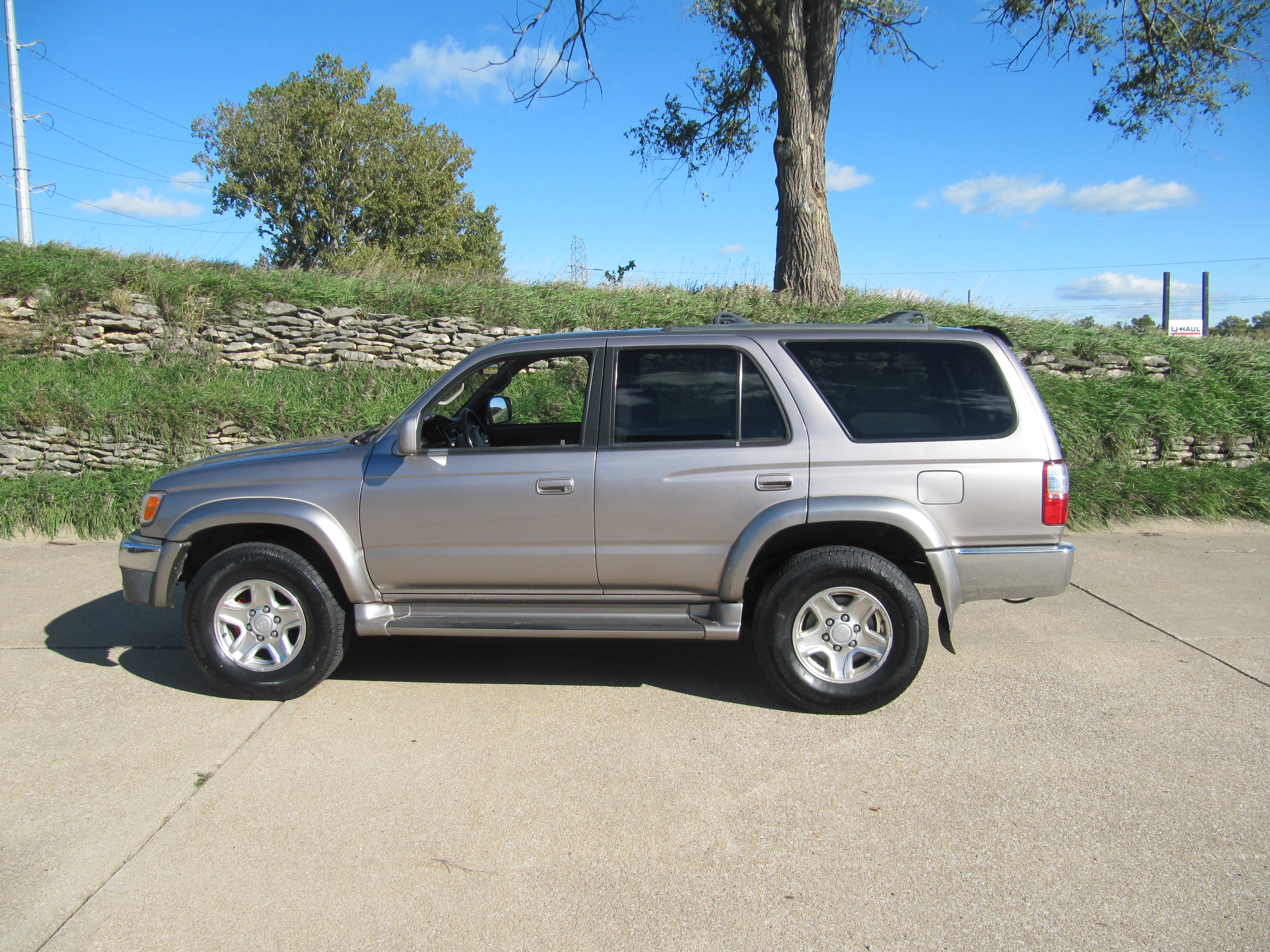 Used 2002 Toyota 4Runner 4WD SR5 image 1