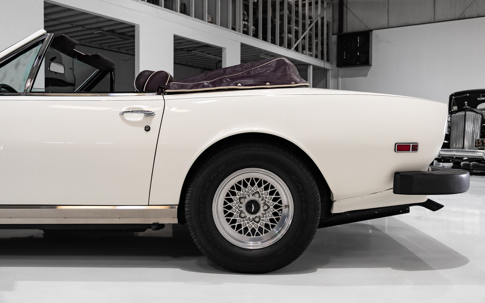 Used 1988 Aston Martin V8 Vantage RWD image 12