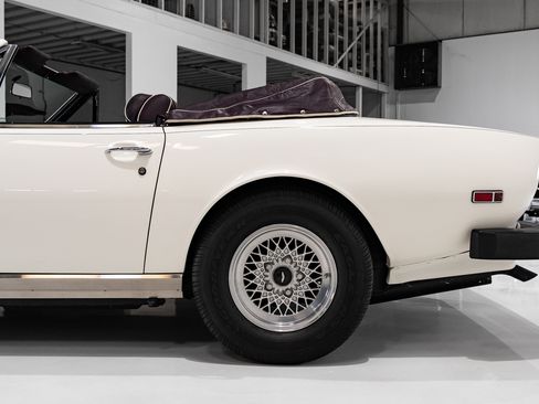 Used 1988 Aston Martin V8 Vantage image 12