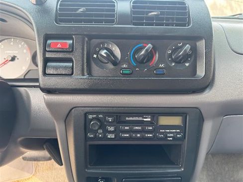 Used 2000 Nissan Frontier SE image 11