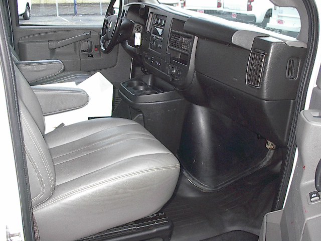 Used 2020 Chevrolet Express 3500 UNAVAIL RWD image 9