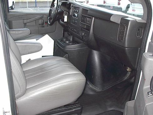 Used 2020 Chevrolet Express 3500 UNAVAIL RWD image 9
