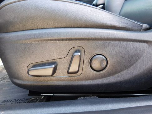 Used 2019 Kia Cadenza Technology image 10