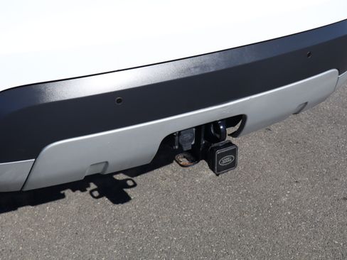 Used 2018 Land Rover Discovery HSE image 12