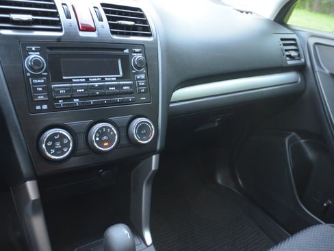 Used 2014 Subaru Forester 2.5i AWD/4WD image 16