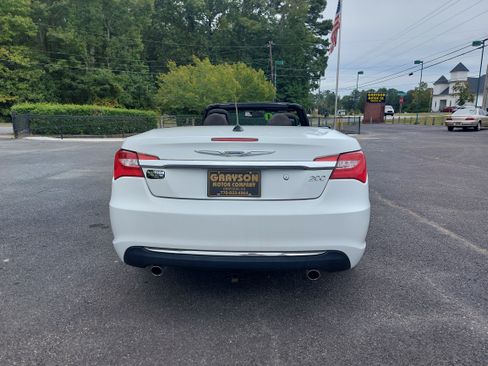 Used 2011 Chrysler 200 Touring image 6