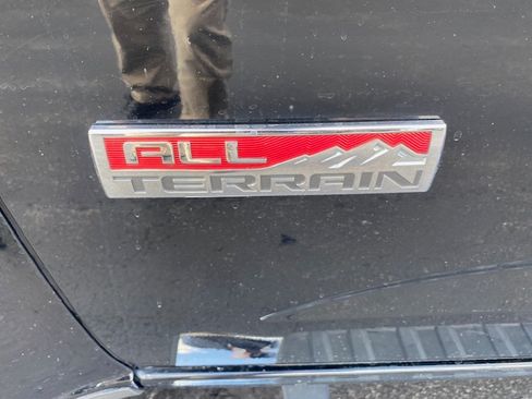 Used 2016 GMC Canyon SLE image 18