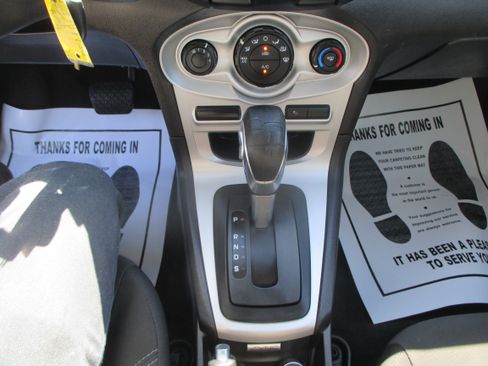 Used 2015 Ford Fiesta SE image 6