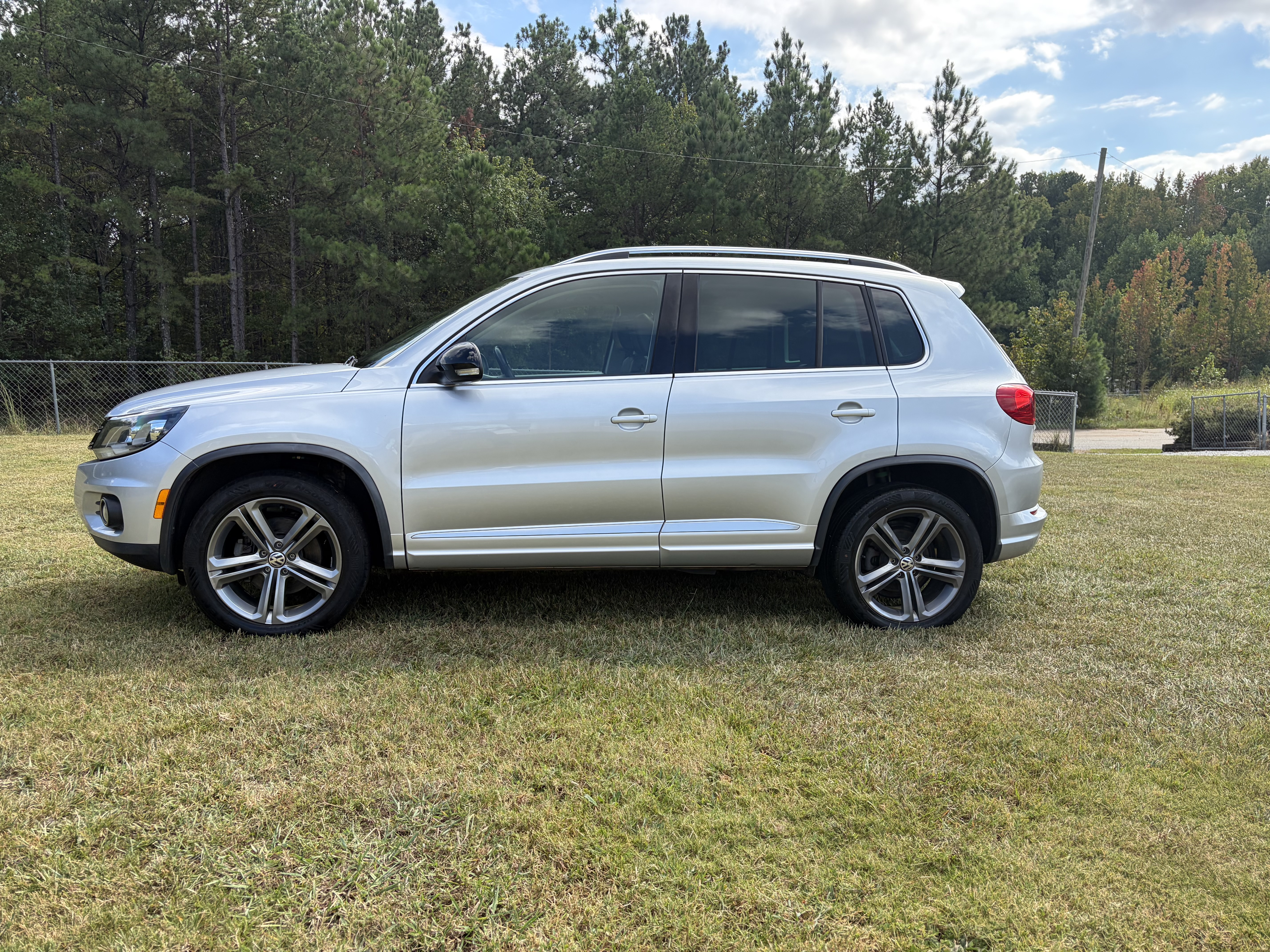 Used 2017 Volkswagen Tiguan 4Motion Sport AWD/4WD image 1