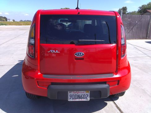 Used 2011 Kia Soul + image 6