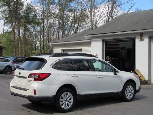 Used 2015 Subaru Outback 2.5i Premium AWD/4WD image 8