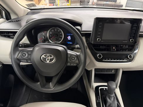 Used 2022 Toyota Corolla Cross L image 16