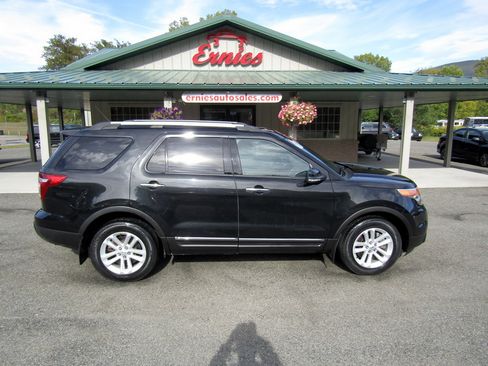 Used 2015 Ford Explorer XLT image 1