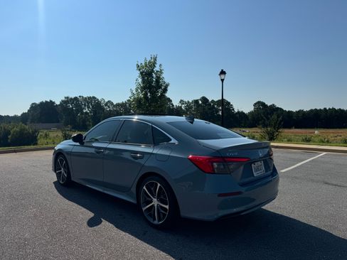 Used 2024 Honda Civic Touring Sedan image 5