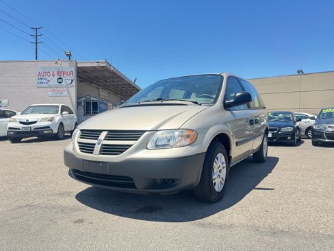 Used 2006 Dodge Caravan SE FWD image 2