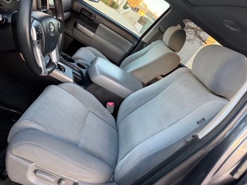 Used 2017 Toyota Sequoia SR5 image 27