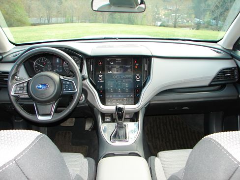 Used 2025 Subaru Outback Premium image 6