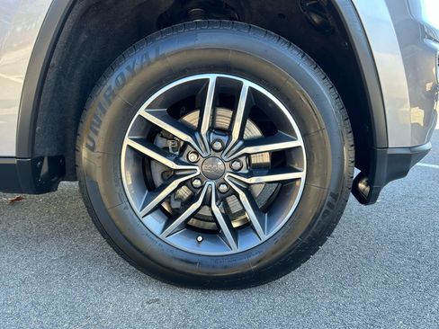 Used 2019 Jeep Grand Cherokee Limited image 14