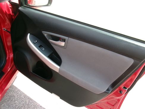 Used 2014 Toyota Prius Two image 7