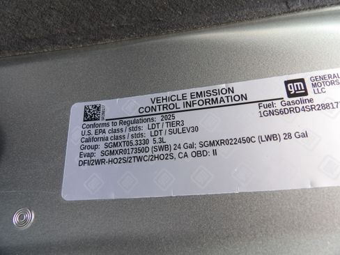 Used 2025 Chevrolet Suburban Z71 image 33