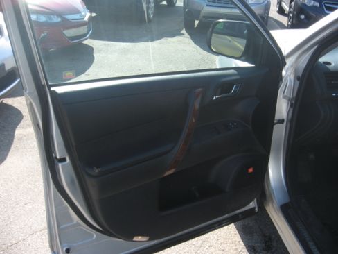 Used 2011 Toyota Highlander Limited image 8